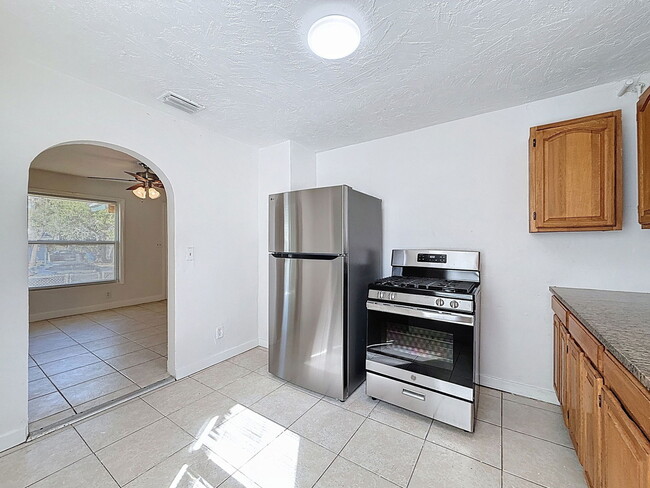 Building Photo - 1844 27th St S