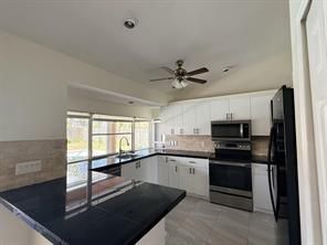 Building Photo - 790 SE Ablett Ln
