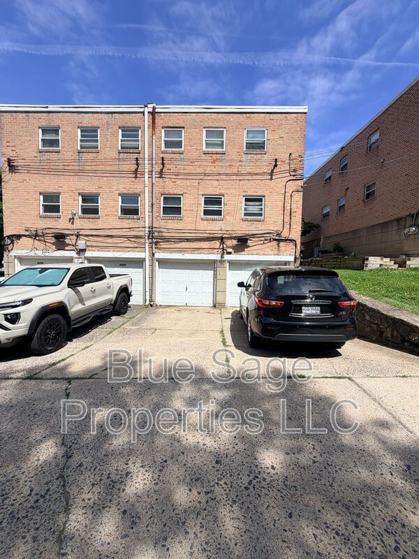 Building Photo - 4424 Bloomfield Ave