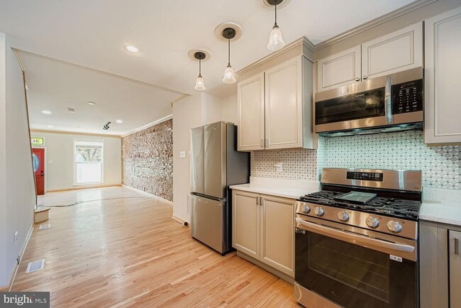 Building Photo - 511 S Ellwood Ave