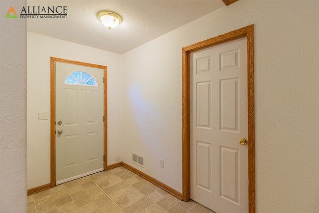 Building Photo - All appliances included, washer/dryer hookups!