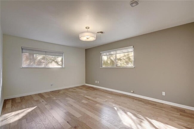 Building Photo - 3005 White Rock Dr