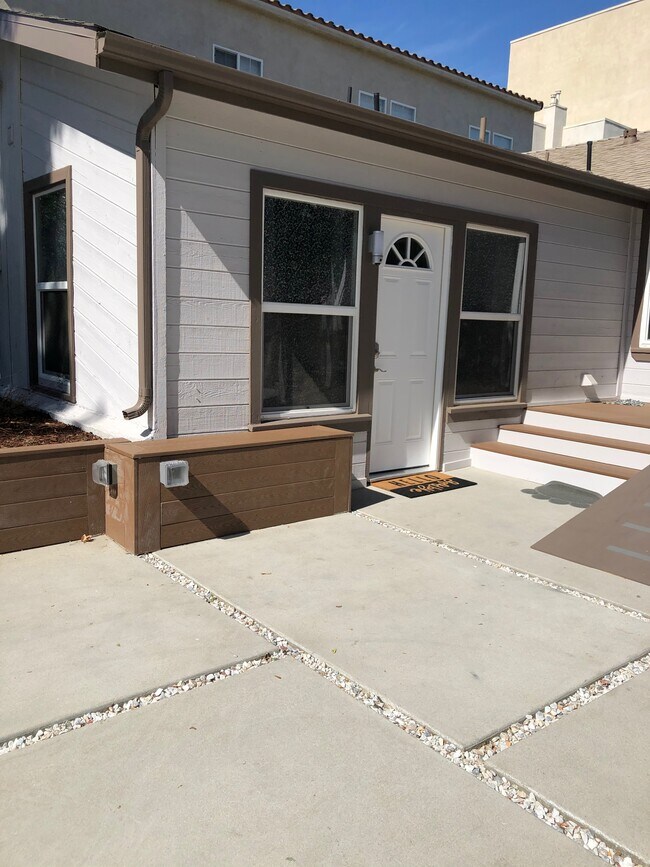 Guest Suite Entrance - 15161 Killion St