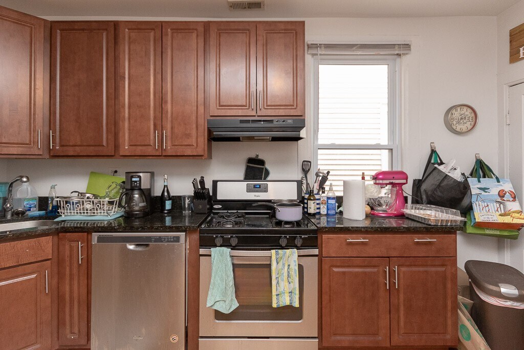 Building Photo - 2616 N Marshfield Ave