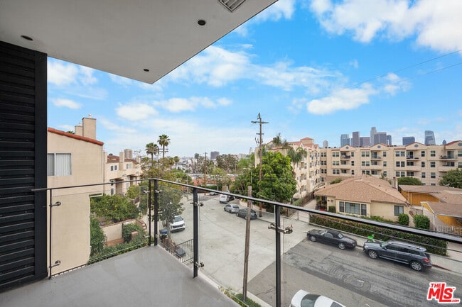 Building Photo - 957 Figueroa Terrace