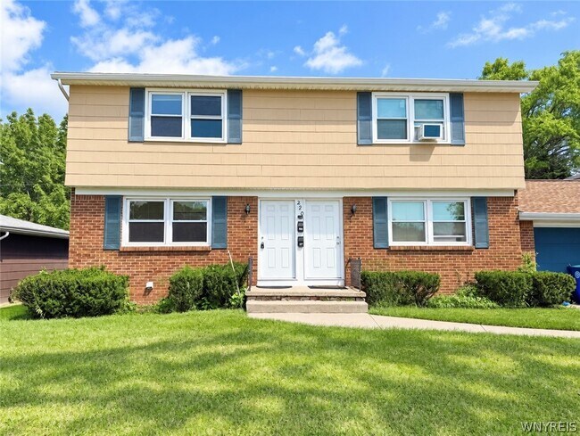 Building Photo - 220 Garden Pkwy