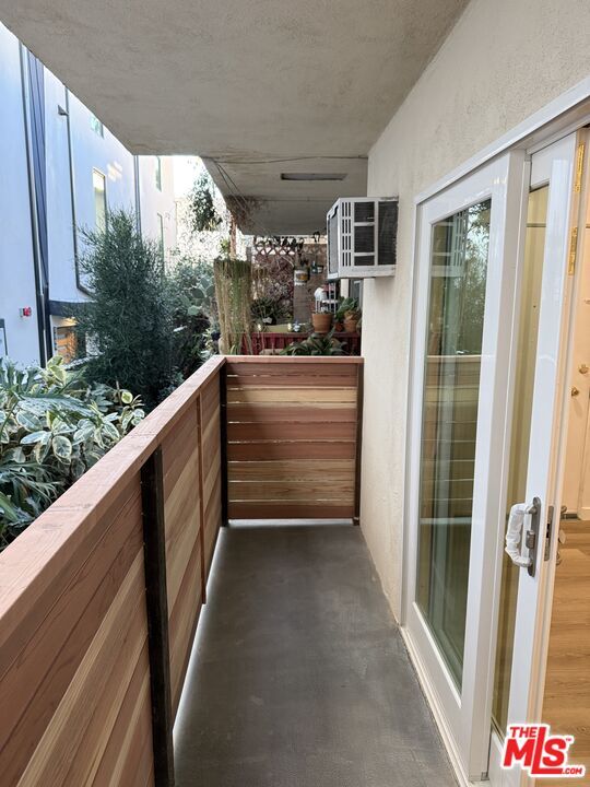 Building Photo - 1333 N Fuller Ave