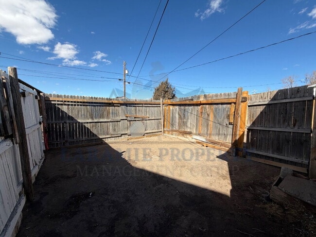 Building Photo - 656 N Cedar St