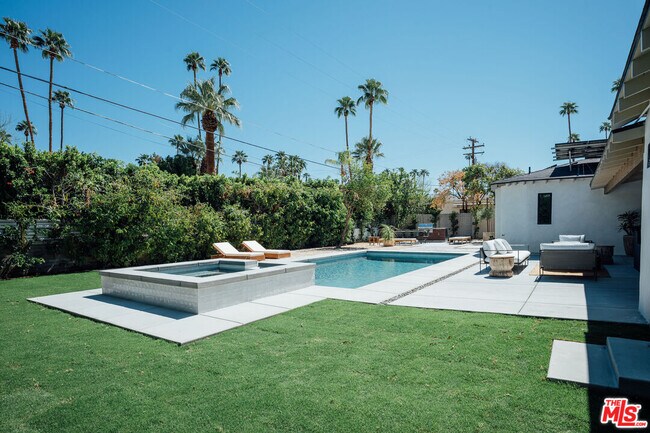 Building Photo - 1560 S Calle Palo Fierro