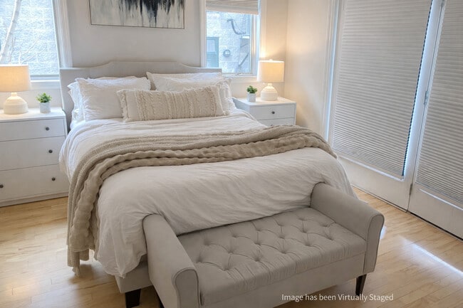 Building Photo - 852 N Paulina St