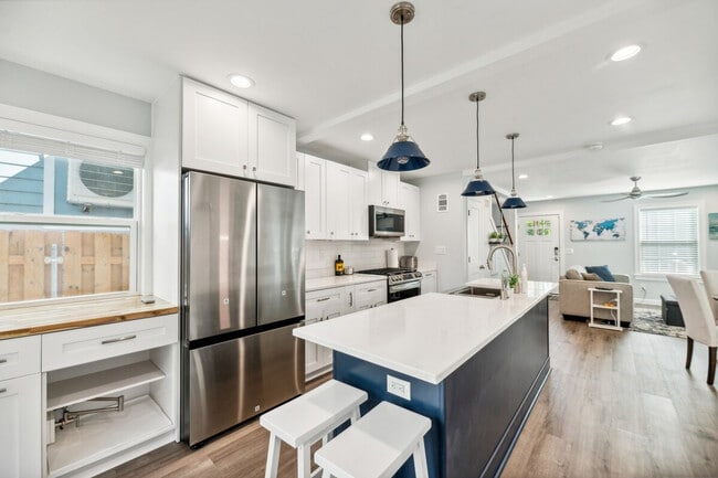 Building Photo - 111 Hanover St