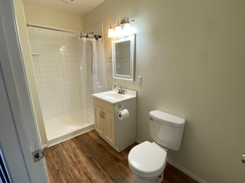 Building Photo - 11213 Chico Rd NE