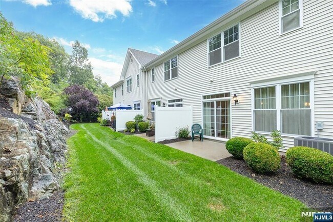 Building Photo - 52 Parkside Dr