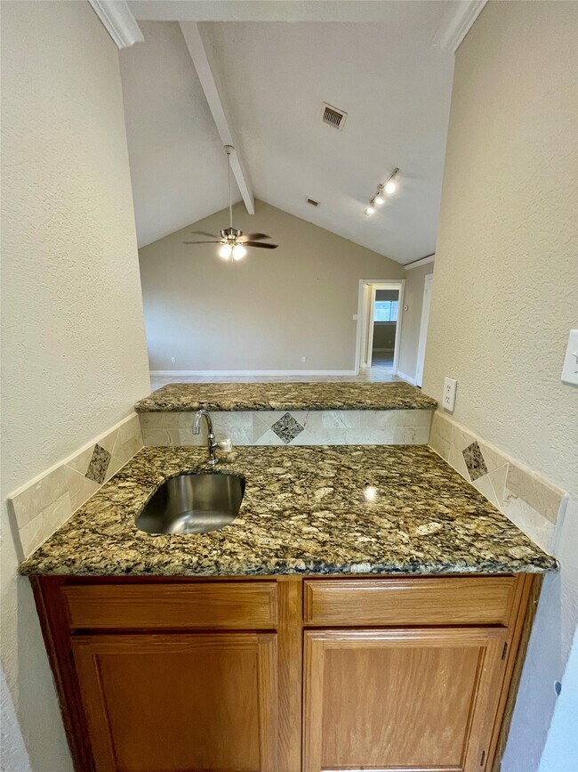 Building Photo - 2622 Olster Dr