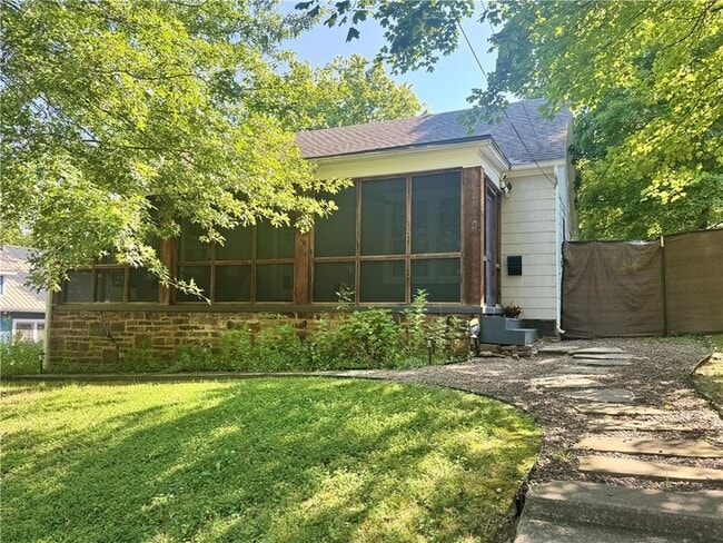 Building Photo - 610 N Olive Ave