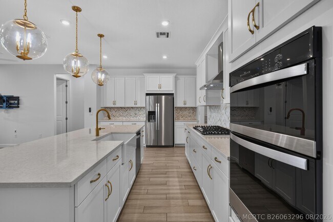 Building Photo - 13621 SW Bally Dr