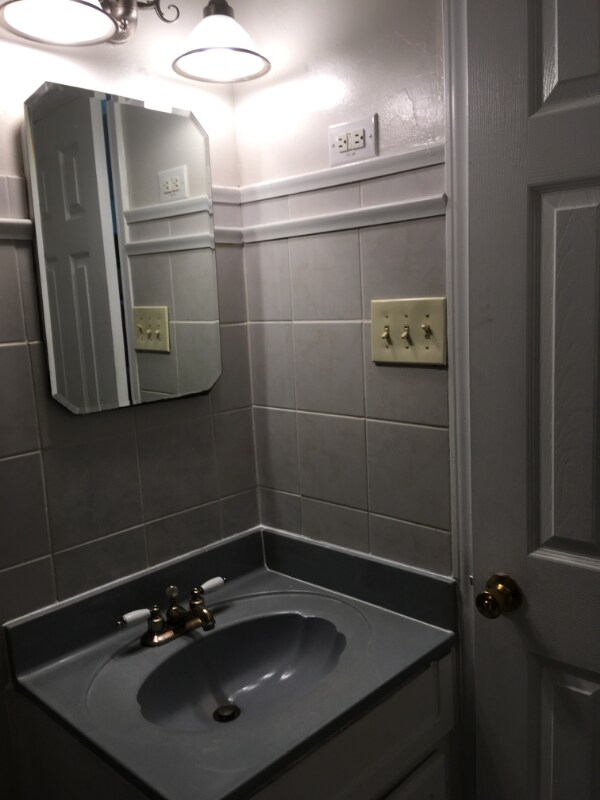 Building Photo - 659 Meadow Dr