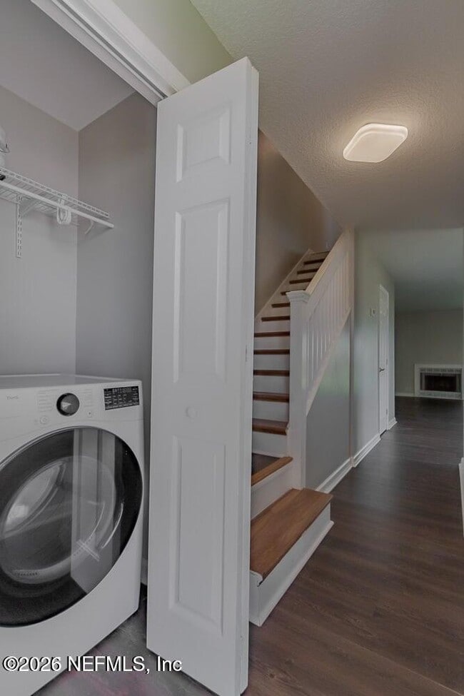 Building Photo - 360 14th Ave S