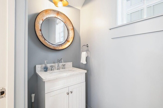 Building Photo - 110 E Blue Crab Loop