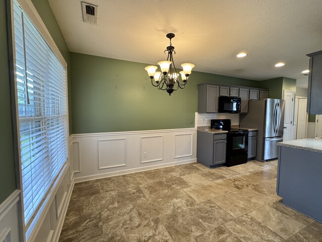 Building Photo - 145 Broadleaf Dr