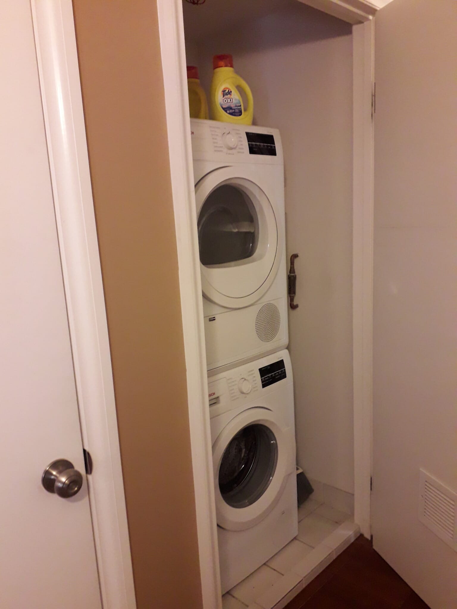 Washer and dryer - 416 S spring St
