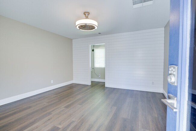 Building Photo - SINGLE STORY 4 BEDROOM IN GATED COMMUNITY