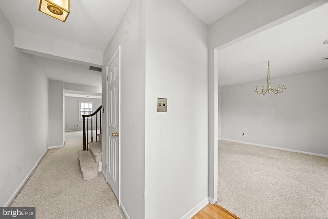 Building Photo - 132 E Green Valley Cir