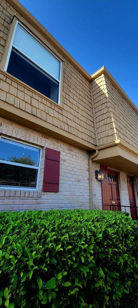 Building Photo - Welcome Home To the Four Seasons Condominiums of Winter Park.