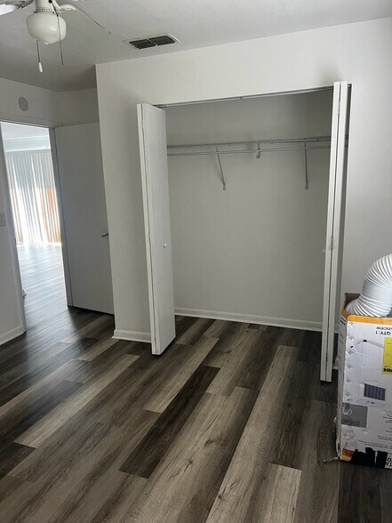 Building Photo - 3950 SE 19th Ave