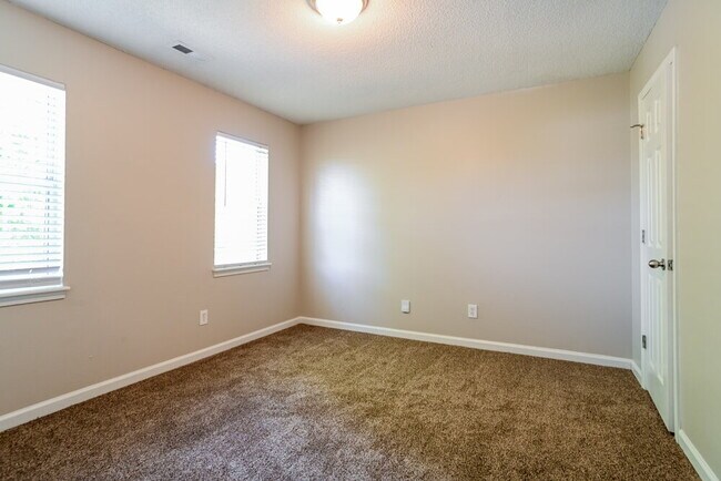 Building Photo - 8129 Vermilion Dr