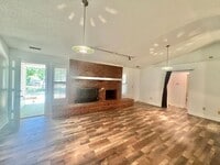Building Photo - Freshly paint! No Carpet! Barn/Garage! Fir...