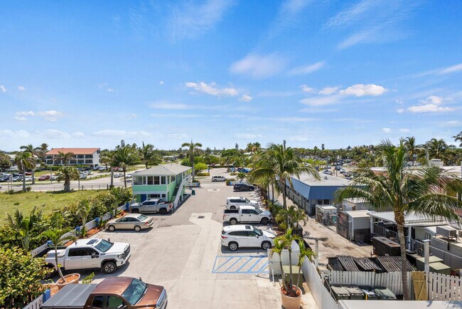 Building Photo - 110 S Ocean Dr