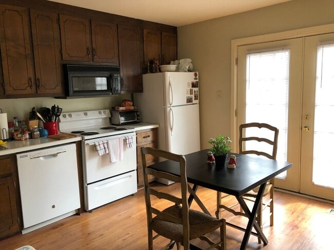 Building Photo - Great Location!!! Five Points, Tanyard Condominium's Available August 1st