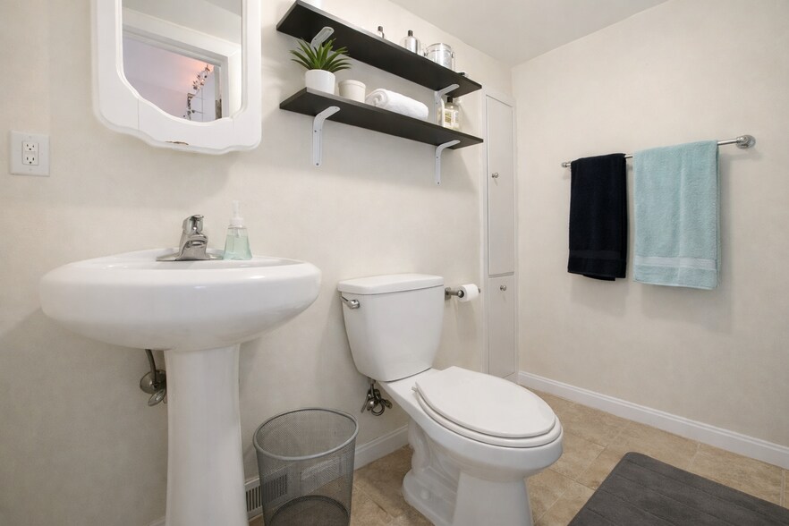 Building Photo - 9 Medford St