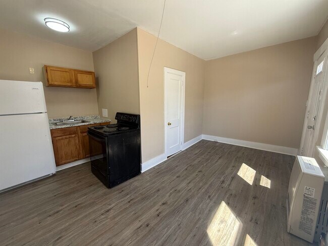 Building Photo - 42 Franklin St