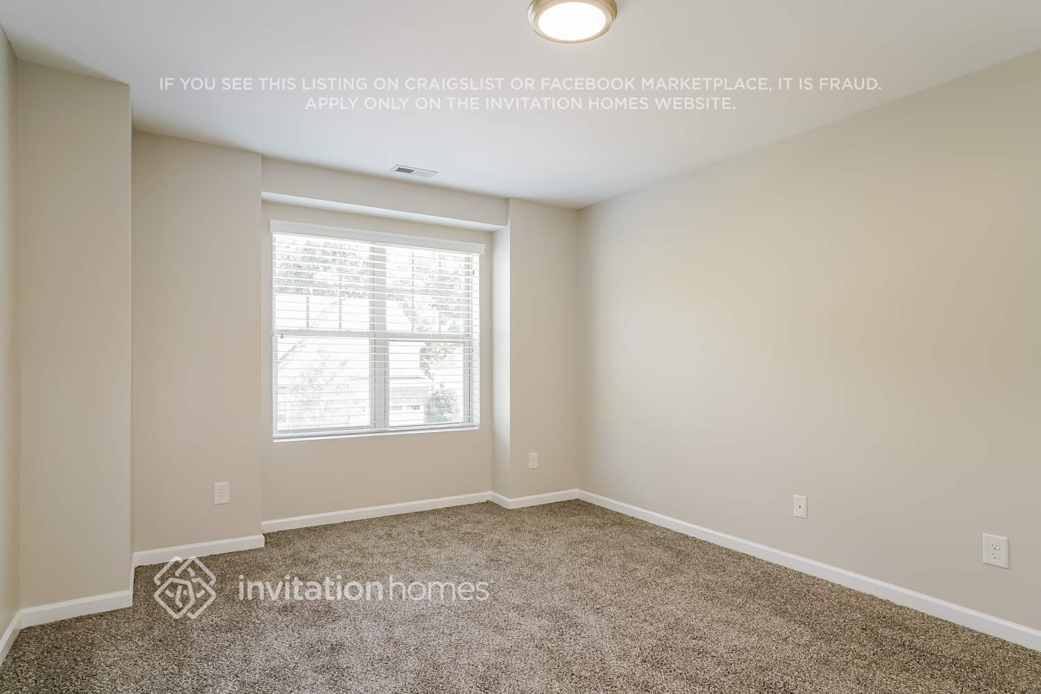 Building Photo - 2112 Longmont Dr