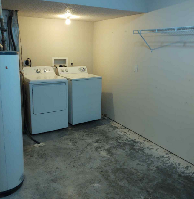 Building Photo - $1,450 | 2 Bedroom, 2.5 Bathroom Town Home...