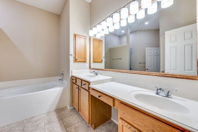 Building Photo - 1117 Red Hawk Dr