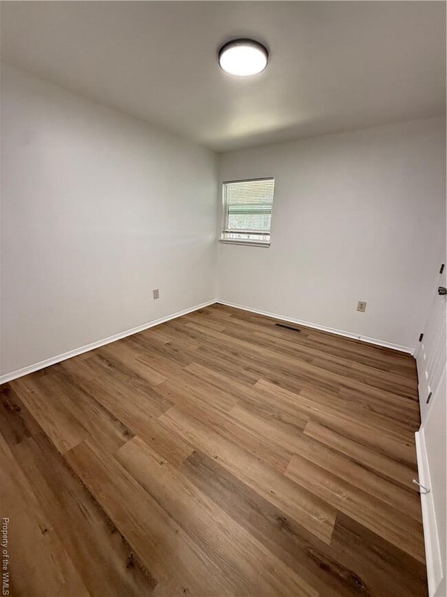 Building Photo - 319 Main St