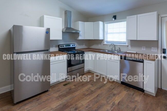 Building Photo - 150 Scenic Dr