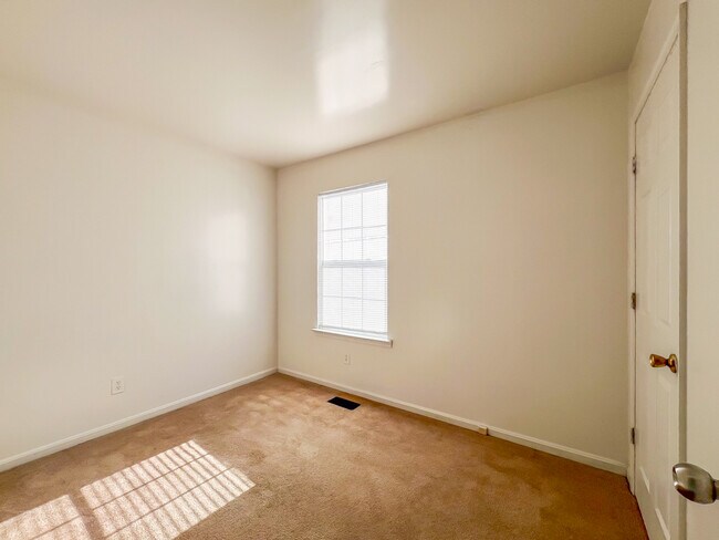 Building Photo - 160 Lancaster Creek Rd