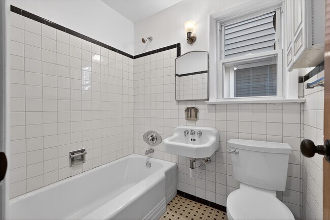Building Photo - 42 Duer Pl