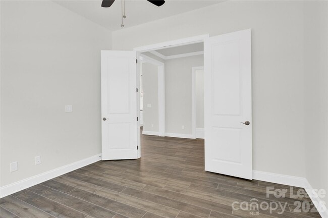 Building Photo - 6686 Star Dr