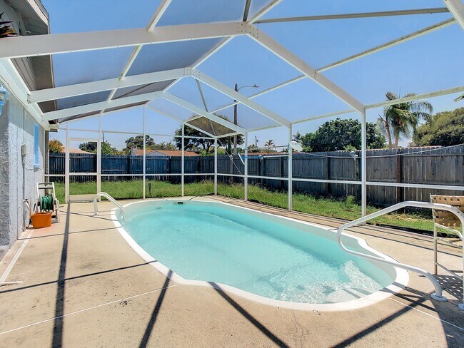 Building Photo - 4 Bedroom POOL Home in Largo