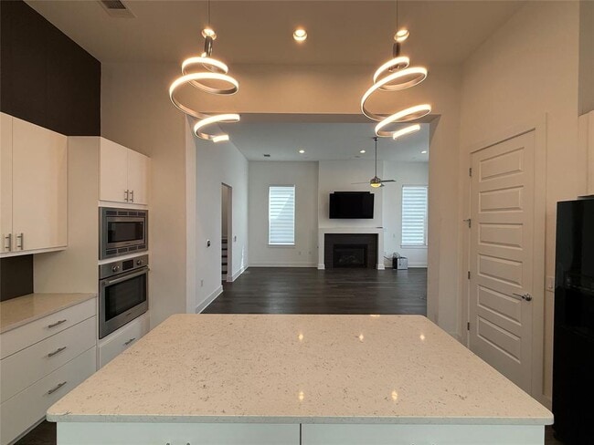 Building Photo - 6117 Seville Dr