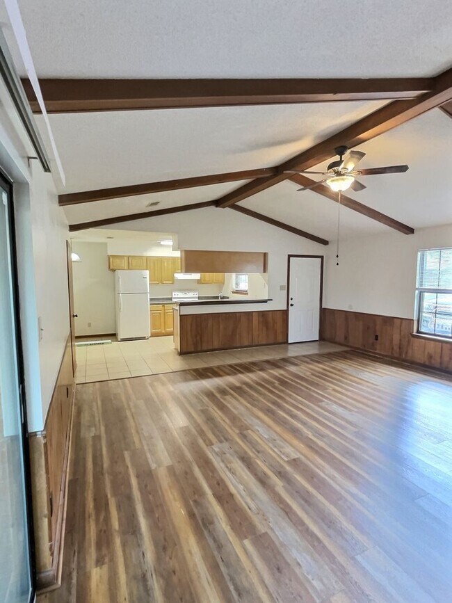 Building Photo - 1109 Hickory Dr