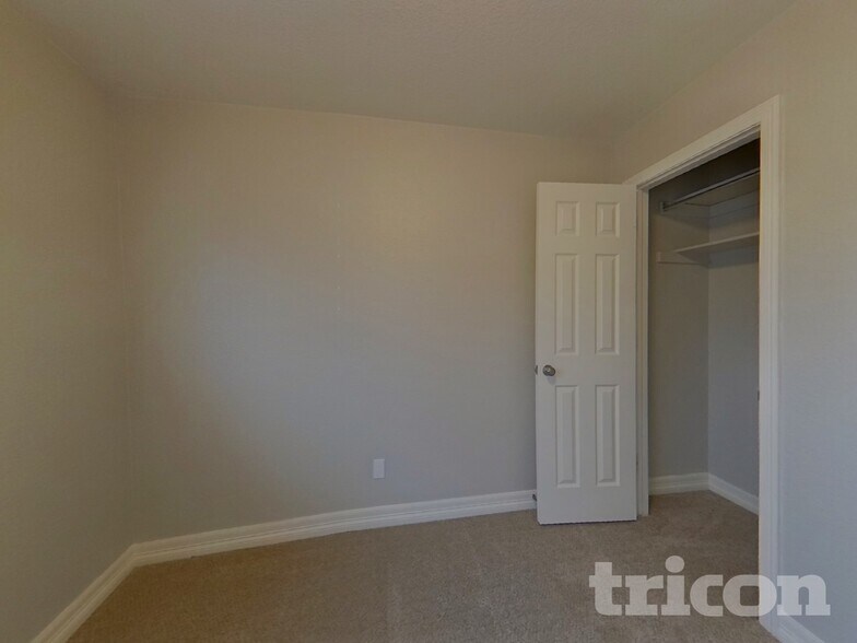 Building Photo - 19595 E Amherst Dr