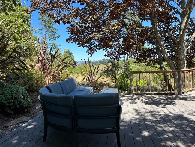 Building Photo - 3600 Bloomfield Rd