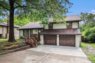 Building Photo - 2409 S 17th Terrace