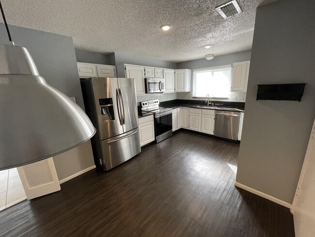 Building Photo - 3041 Bloomsbury Dr